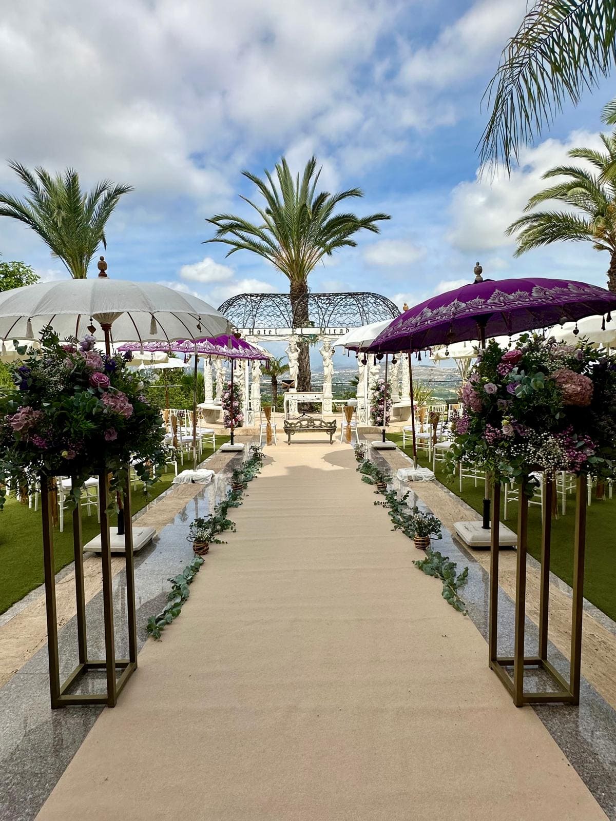 Salón decorado para la celebración de una Primera Comunión familiar en el Hotel El Mirador.